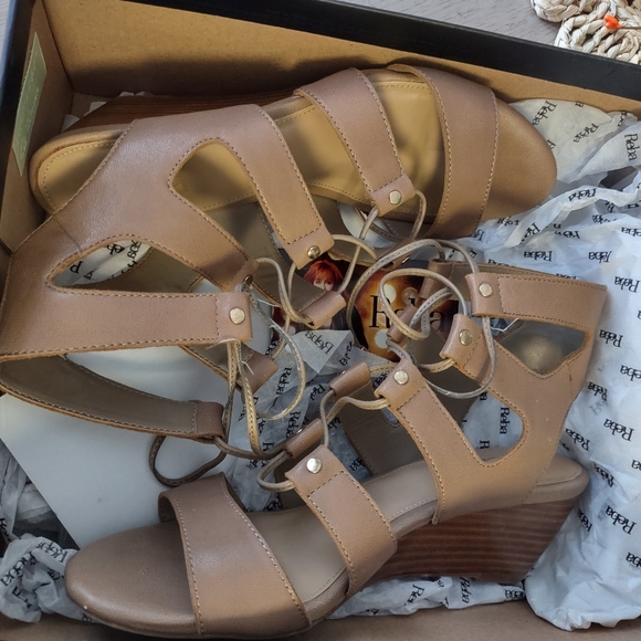 Reba Gladiator Sandals. Like New. Size 7.5 - Picture 7 of 8